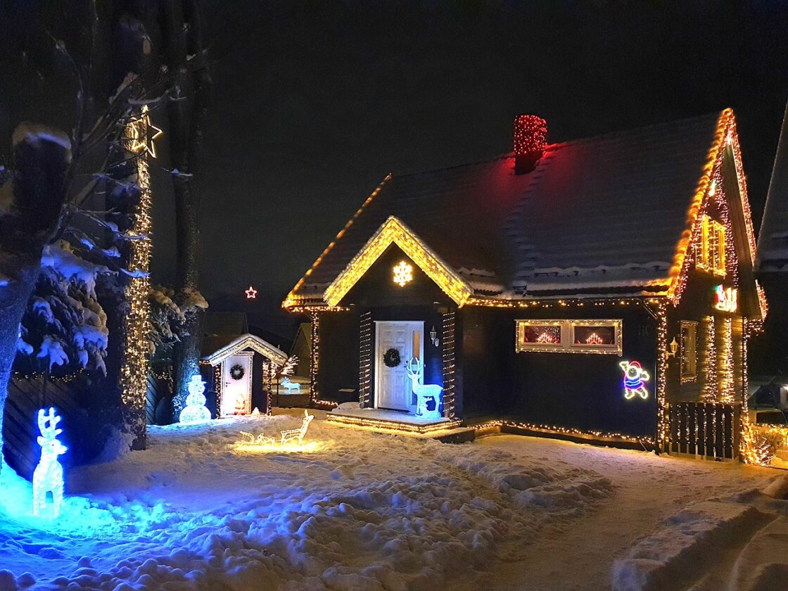Sjekk julehuset til Roy (46) og Janne (42) på Flatåsen - Bydelsnytt.no